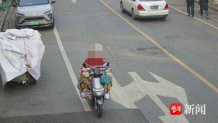 心爱的旗袍路上丢失,民警细查监控助找回 心爱的旗袍路上丢失,民警细查监控助找回