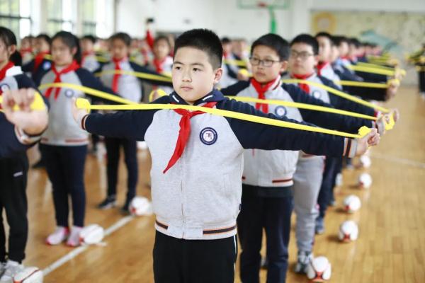 南京“后排男孩”火了！