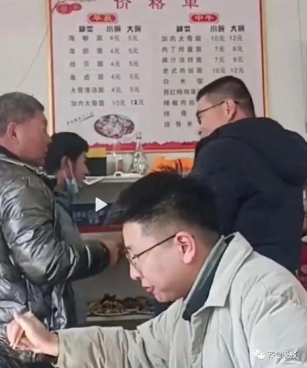 蓬莱5元一碗的海鲜面震惊全网，10年没涨价！网友：马上订机票