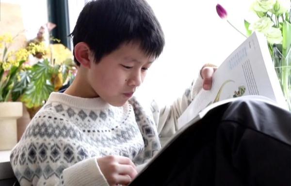 小学生给语文课本配图“挑错”,新教材真的改了 小学生给语文课本配图“挑错”,新教材真的改了