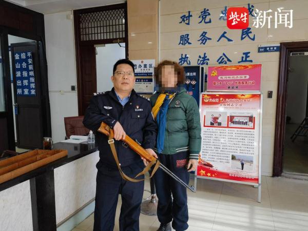 清理阁楼，发现枪支！