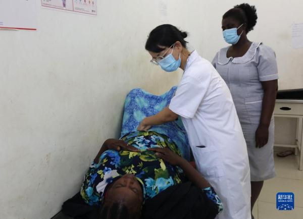 第23批中国援塞拉利昂医疗队救治当地病人2万余名