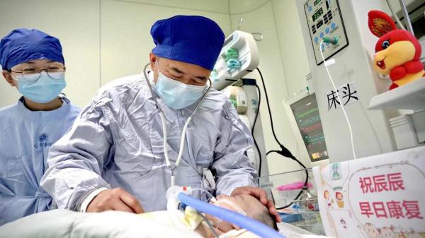 再刷亚洲最小换心儿纪录！华科协和医院成功为53天女婴换心