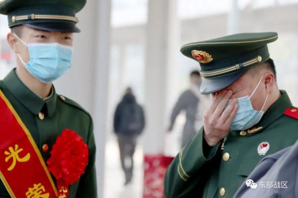 敬礼!送老兵! 敬礼!送老兵!