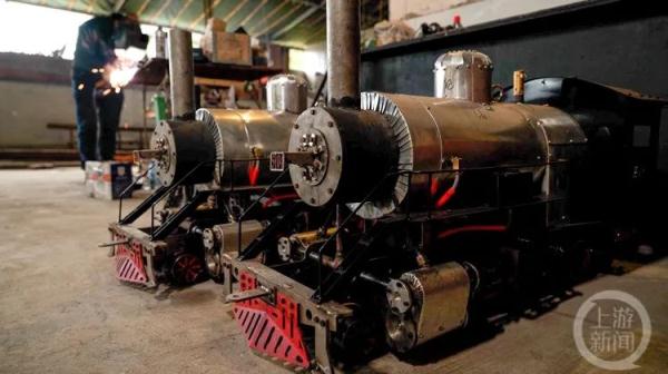 重庆一父亲为自闭症孩子造蒸汽火车