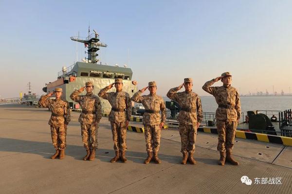 敬礼!送老兵! 敬礼!送老兵!