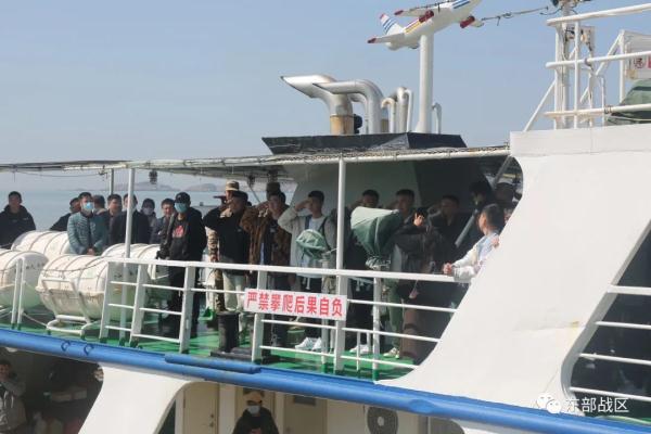 敬礼!送老兵! 敬礼!送老兵!