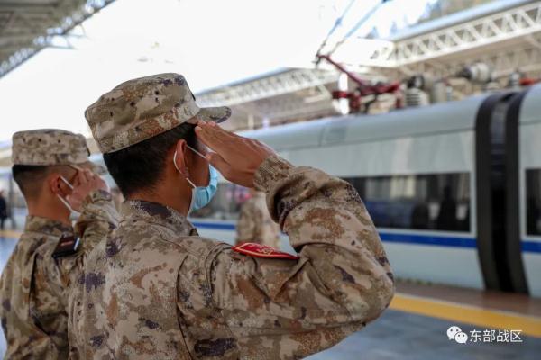 敬礼!送老兵! 敬礼!送老兵!