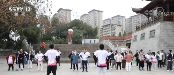 每个人都可以变成光去照亮别人 红五星助盲跑团帮助视障人群走出家门