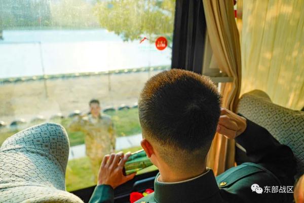 敬礼!送老兵! 敬礼!送老兵!