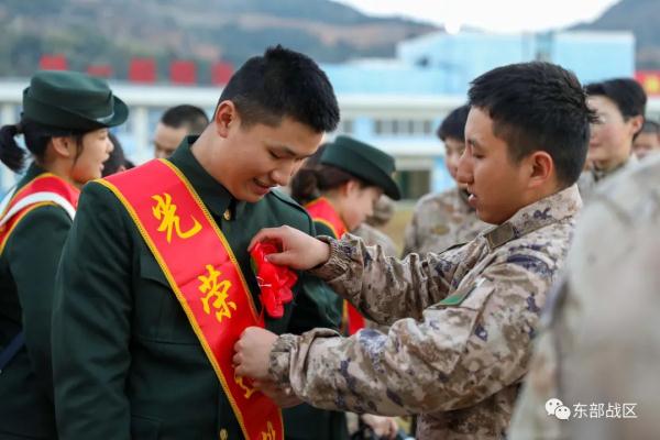 敬礼!送老兵! 敬礼!送老兵!