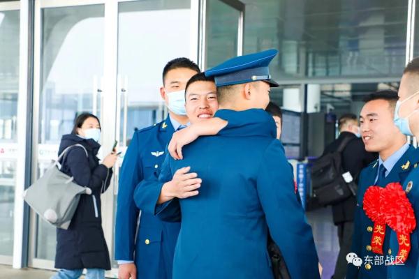 敬礼!送老兵! 敬礼!送老兵!