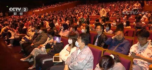 奋进的春天 | 数措并举“点燃”消费 促市场回暖升级