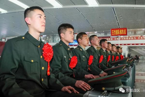 敬礼!送老兵! 敬礼!送老兵!