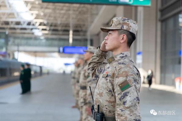 敬礼!送老兵! 敬礼!送老兵!