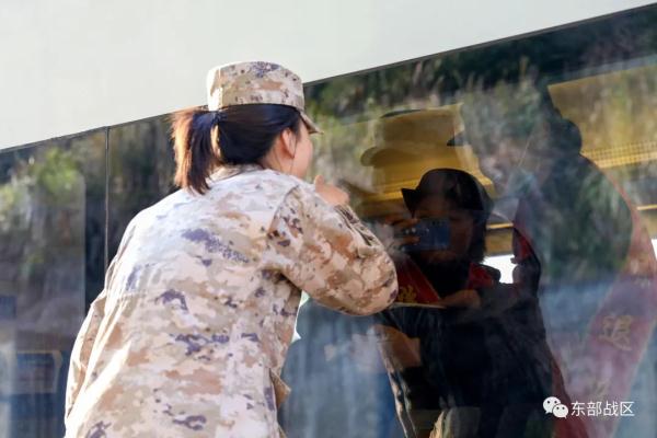 敬礼!送老兵! 敬礼!送老兵!