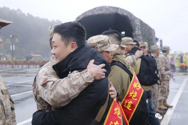 敬礼!送老兵! 敬礼!送老兵!