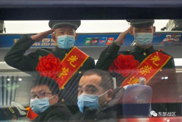 敬礼!送老兵! 敬礼!送老兵!