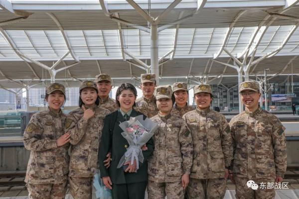 敬礼!送老兵! 敬礼!送老兵!