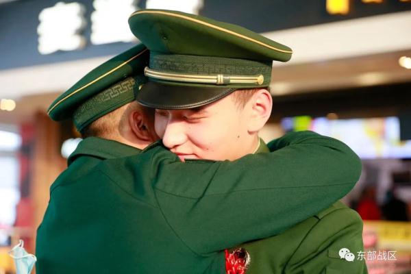 敬礼!送老兵! 敬礼!送老兵!