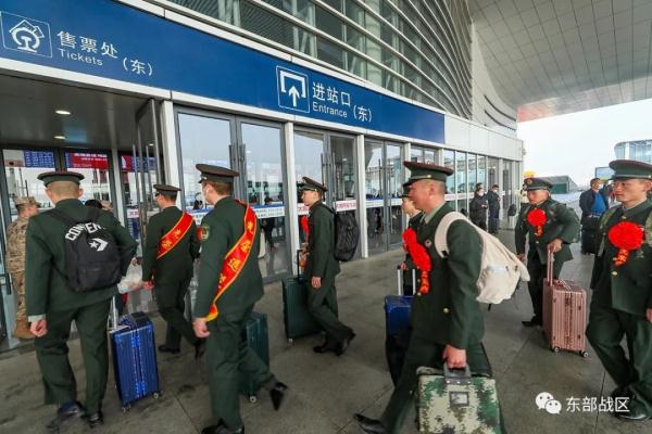 敬礼!送老兵! 敬礼!送老兵!