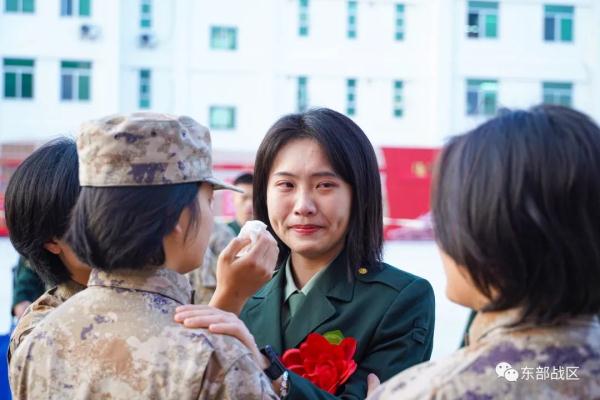 敬礼!送老兵! 敬礼!送老兵!