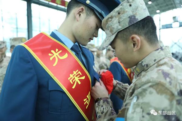 敬礼!送老兵! 敬礼!送老兵!