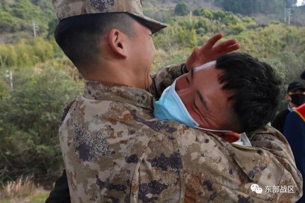 敬礼!送老兵! 敬礼!送老兵!