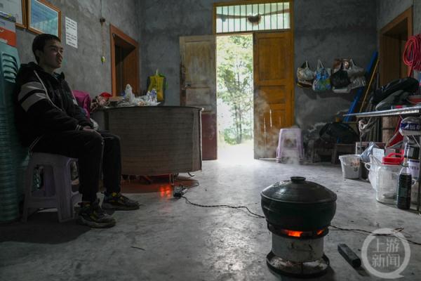 重庆一父亲为自闭症孩子造蒸汽火车