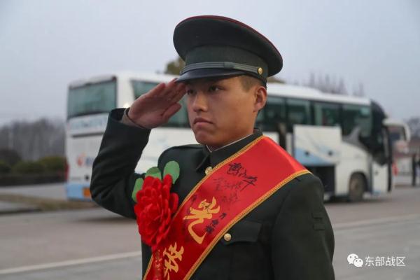 敬礼!送老兵! 敬礼!送老兵!