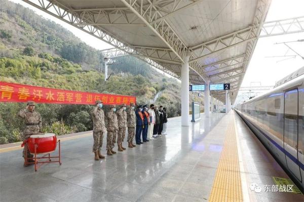 敬礼!送老兵! 敬礼!送老兵!