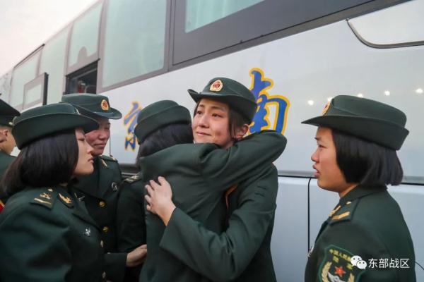 敬礼!送老兵! 敬礼!送老兵!