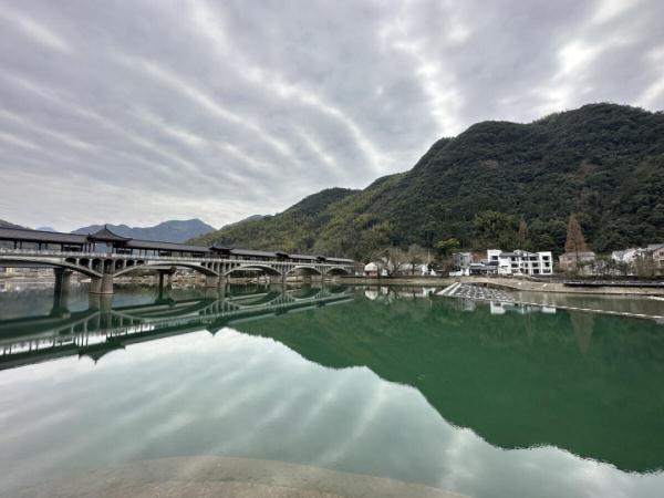 照顾残疾儿子18年，80岁杭州老人在网红景区开民宿，背后的故事……