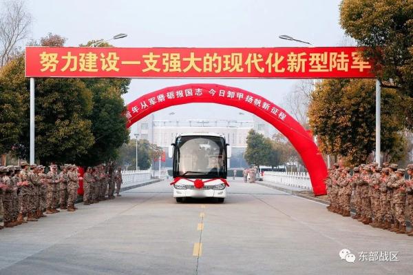 敬礼!送老兵! 敬礼!送老兵!