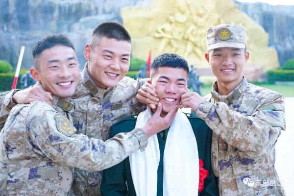 敬礼!送老兵! 敬礼!送老兵!