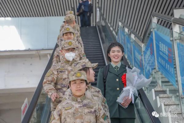 敬礼!送老兵! 敬礼!送老兵!