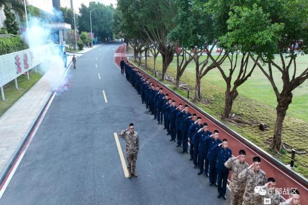 敬礼!送老兵! 敬礼!送老兵!