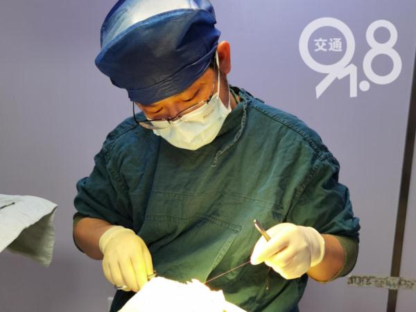 这个"肉疙瘩"是啥？爱美姑娘一个常见举动…崩溃