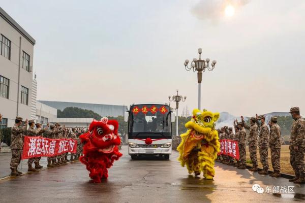 敬礼!送老兵! 敬礼!送老兵!