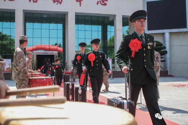 敬礼!送老兵! 敬礼!送老兵!