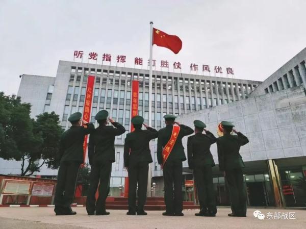 敬礼!送老兵! 敬礼!送老兵!