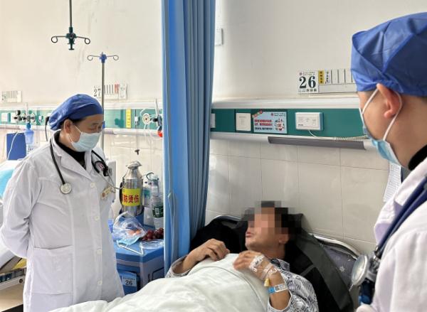 五旬“铲屎官”被猪粪“熏晕”,专家提醒:警惕氨气中毒 五旬“铲屎官”被猪粪“熏晕”,专家提醒:警惕氨气中毒