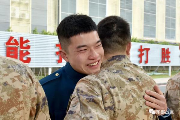 敬礼!送老兵! 敬礼!送老兵!