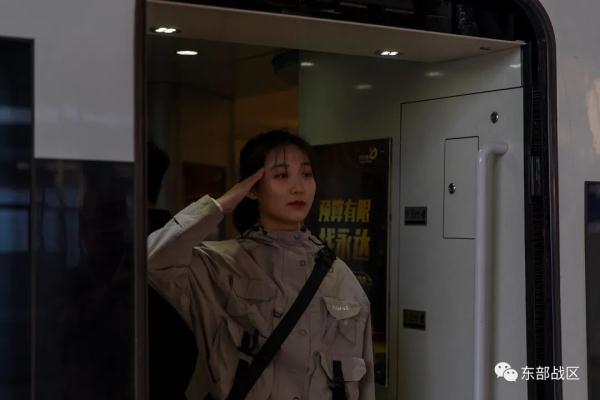 敬礼!送老兵! 敬礼!送老兵!