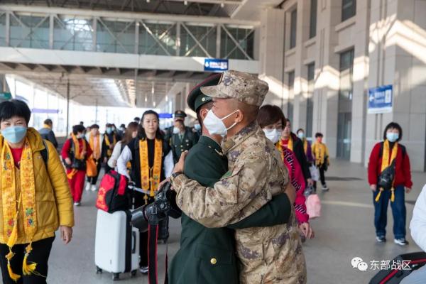 敬礼!送老兵! 敬礼!送老兵!