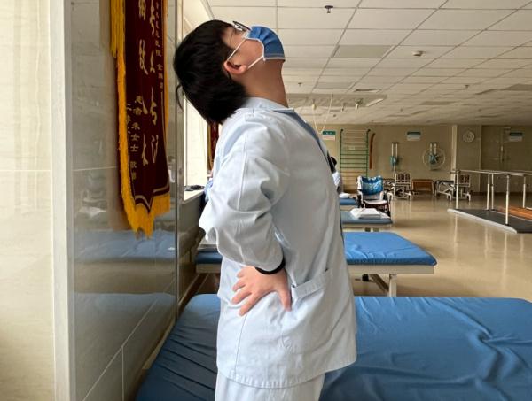 医生教你七个姿势缓解腰酸背疼，对照图好好学！