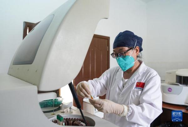 亚丁湾西岸的中国白衣天使