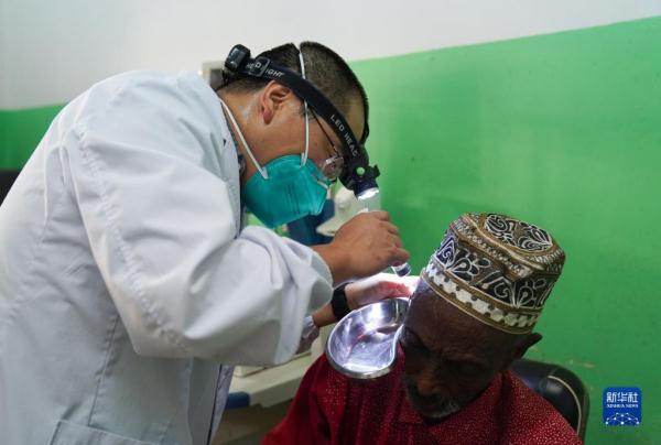 亚丁湾西岸的中国白衣天使