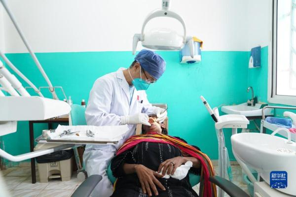 亚丁湾西岸的中国白衣天使