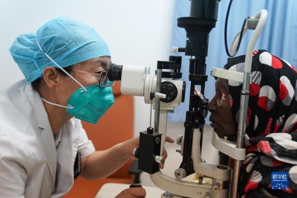 亚丁湾西岸的中国白衣天使